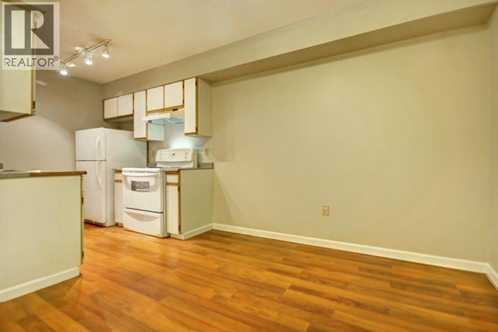 202 1641 Woodland Drive, Vancouver, BC - Indoor Photo Showing Kitchen