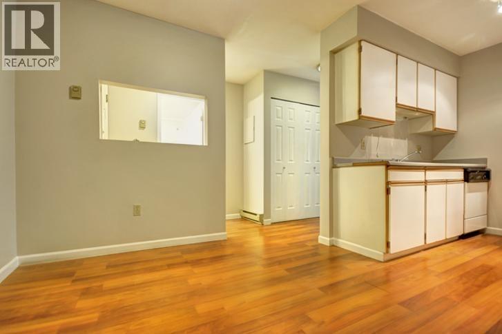 202 1641 Woodland Drive, Vancouver, BC - Indoor Photo Showing Kitchen