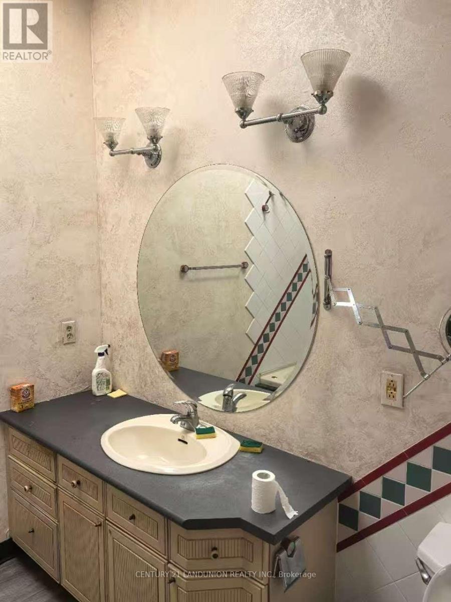 3Rd Floor - 511 Mount Pleasant Road, Toronto, ON