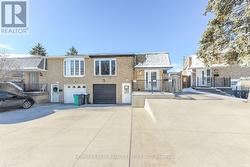 103 SALISBURY CIRCLE Brampton, ON L6V 2Z4