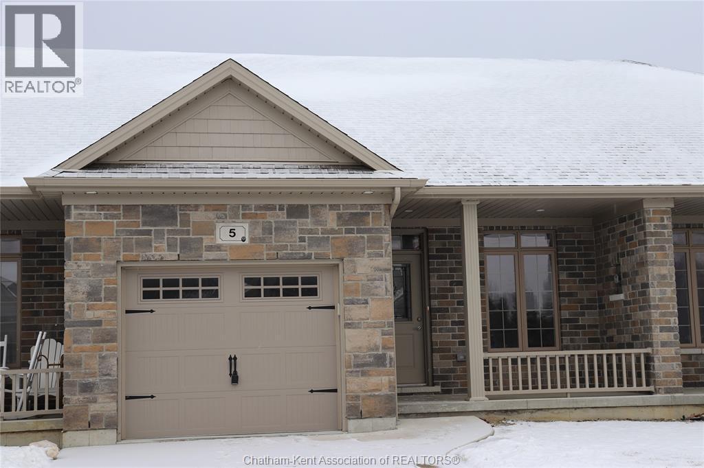 5 Delft Court, Blenheim, ON - Outdoor