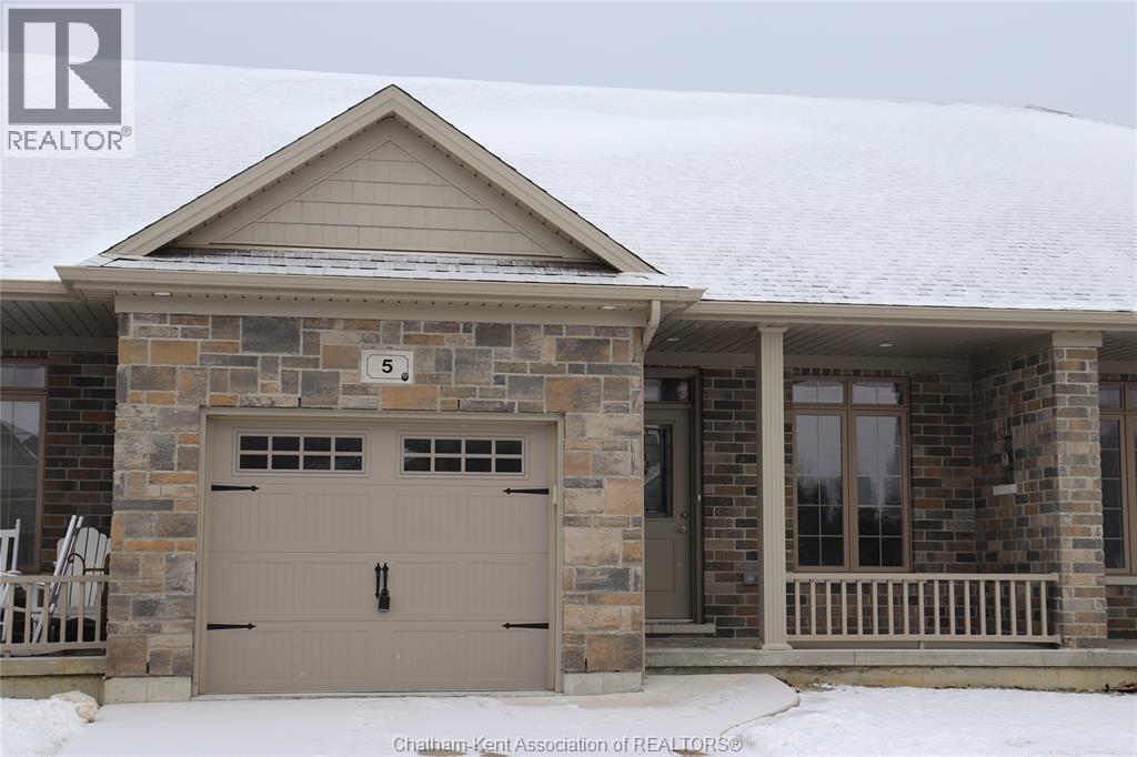 5 Delft Court, Blenheim, ON - Outdoor