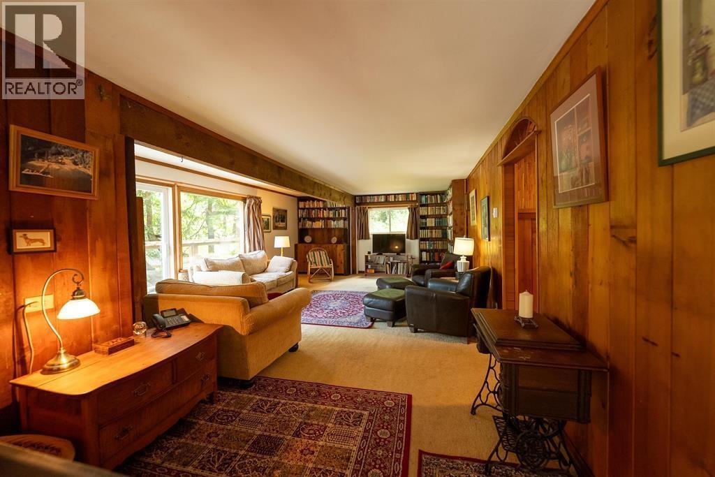 22 Brighton Beach, North Vancouver, BC - Indoor