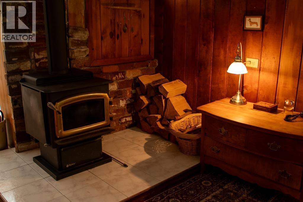 22 Brighton Beach, North Vancouver, BC - Indoor Photo Showing Other Room