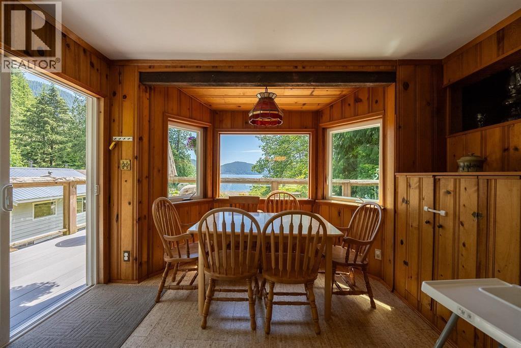 22 Brighton Beach, North Vancouver, BC - Indoor Photo Showing Dining Room