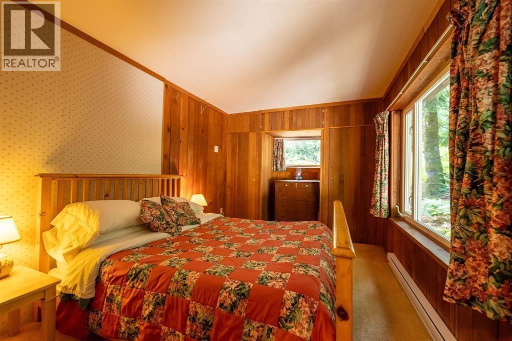 22 Brighton Beach, North Vancouver, BC - Indoor Photo Showing Bedroom