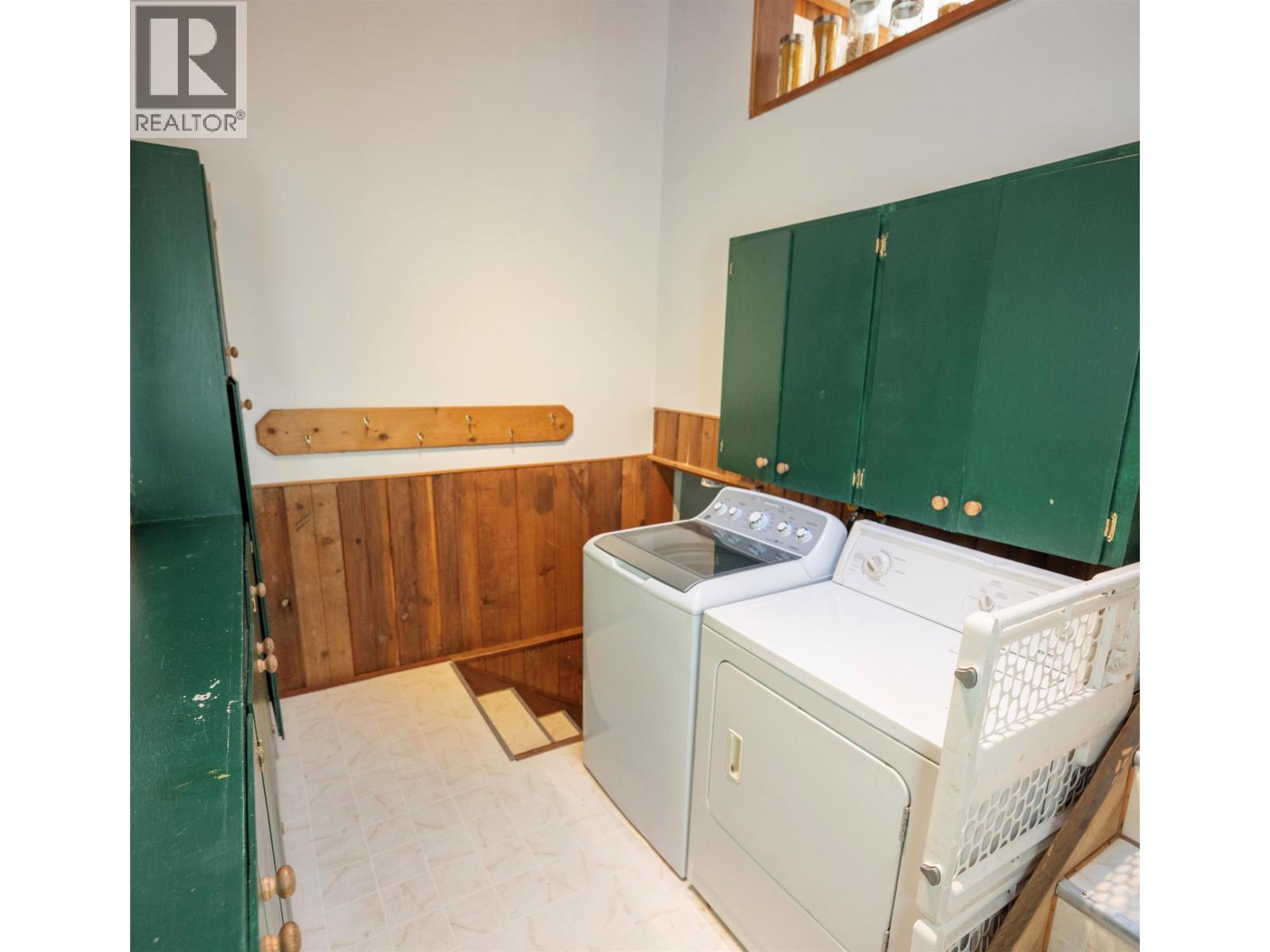 22 Brighton Beach, North Vancouver, BC - Indoor Photo Showing Laundry Room