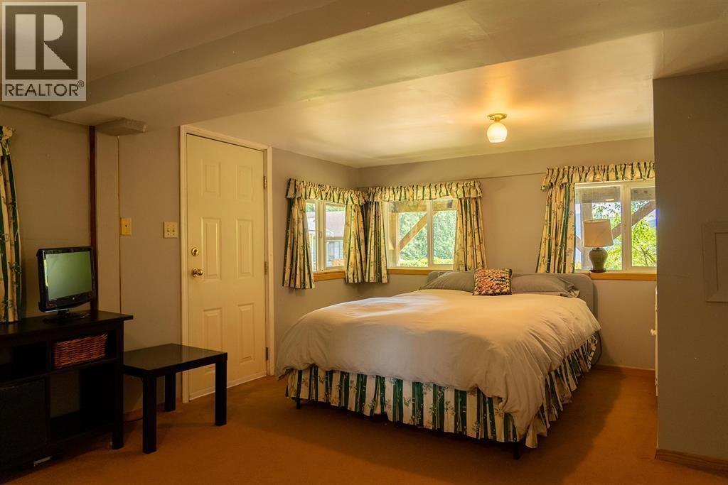 22 Brighton Beach, North Vancouver, BC - Indoor Photo Showing Bedroom