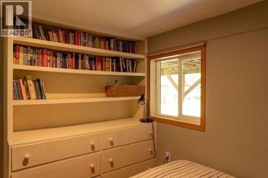 22 Brighton Beach, North Vancouver, BC - Indoor Photo Showing Bedroom