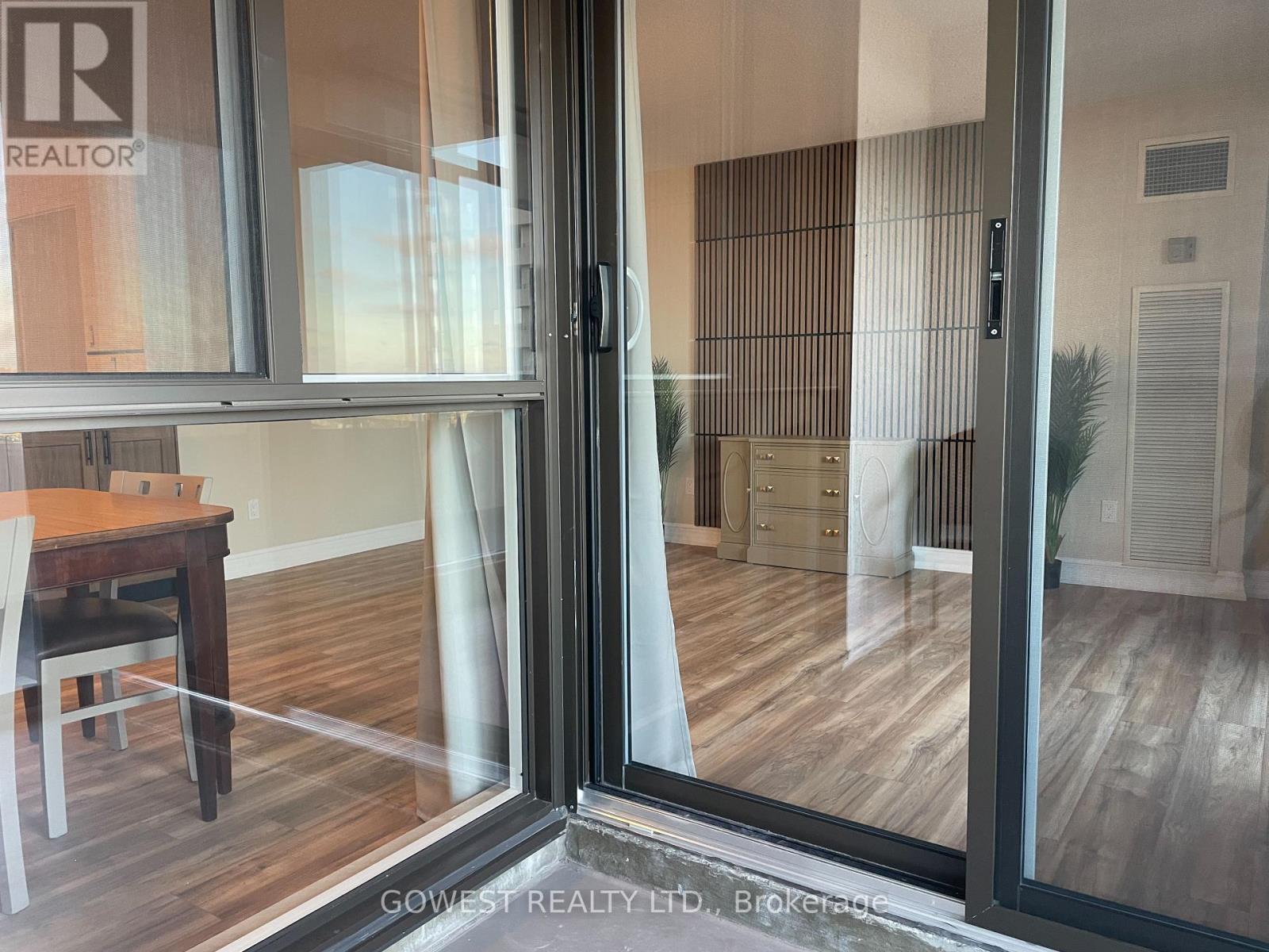 812 - 1320 Mississauga Valley Boulevard, Mississauga, ON - Indoor Photo Showing Other Room