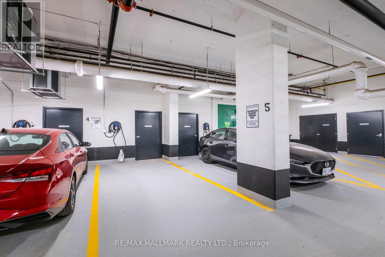 Th1 - 40 Ed Clark Gardens, Toronto, ON - Indoor Photo Showing Garage