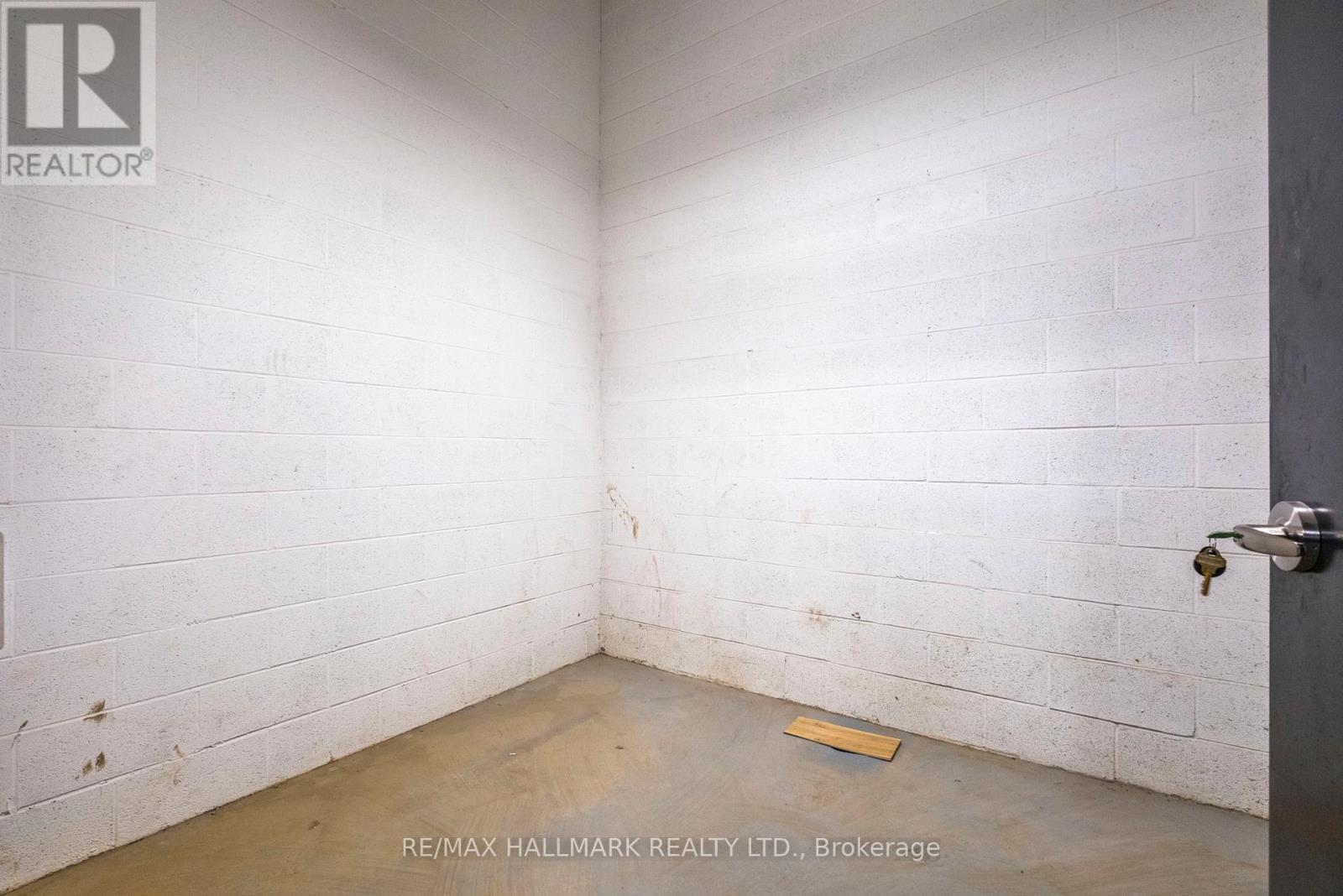 Th1 - 40 Ed Clark Gardens, Toronto, ON - Indoor Photo Showing Other Room