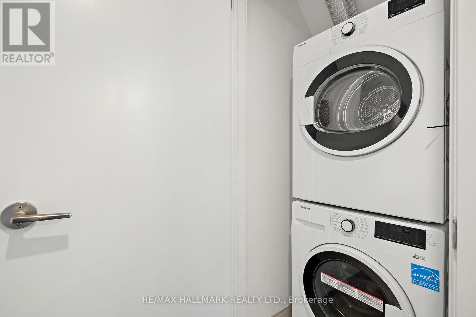 Th1 - 40 Ed Clark Gardens, Toronto, ON - Indoor Photo Showing Laundry Room