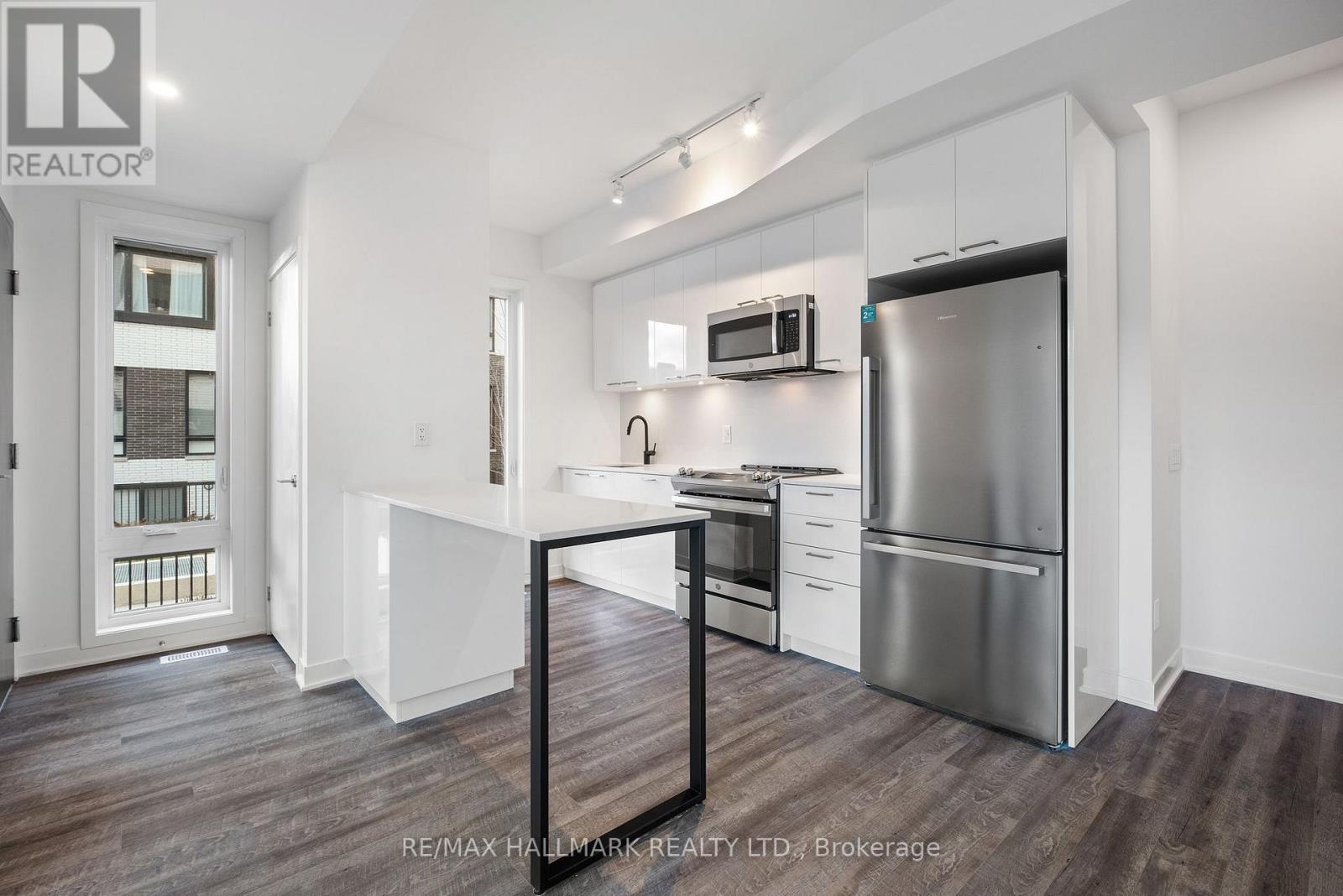 Th1 - 40 Ed Clark Gardens, Toronto, ON - Indoor Photo Showing Kitchen