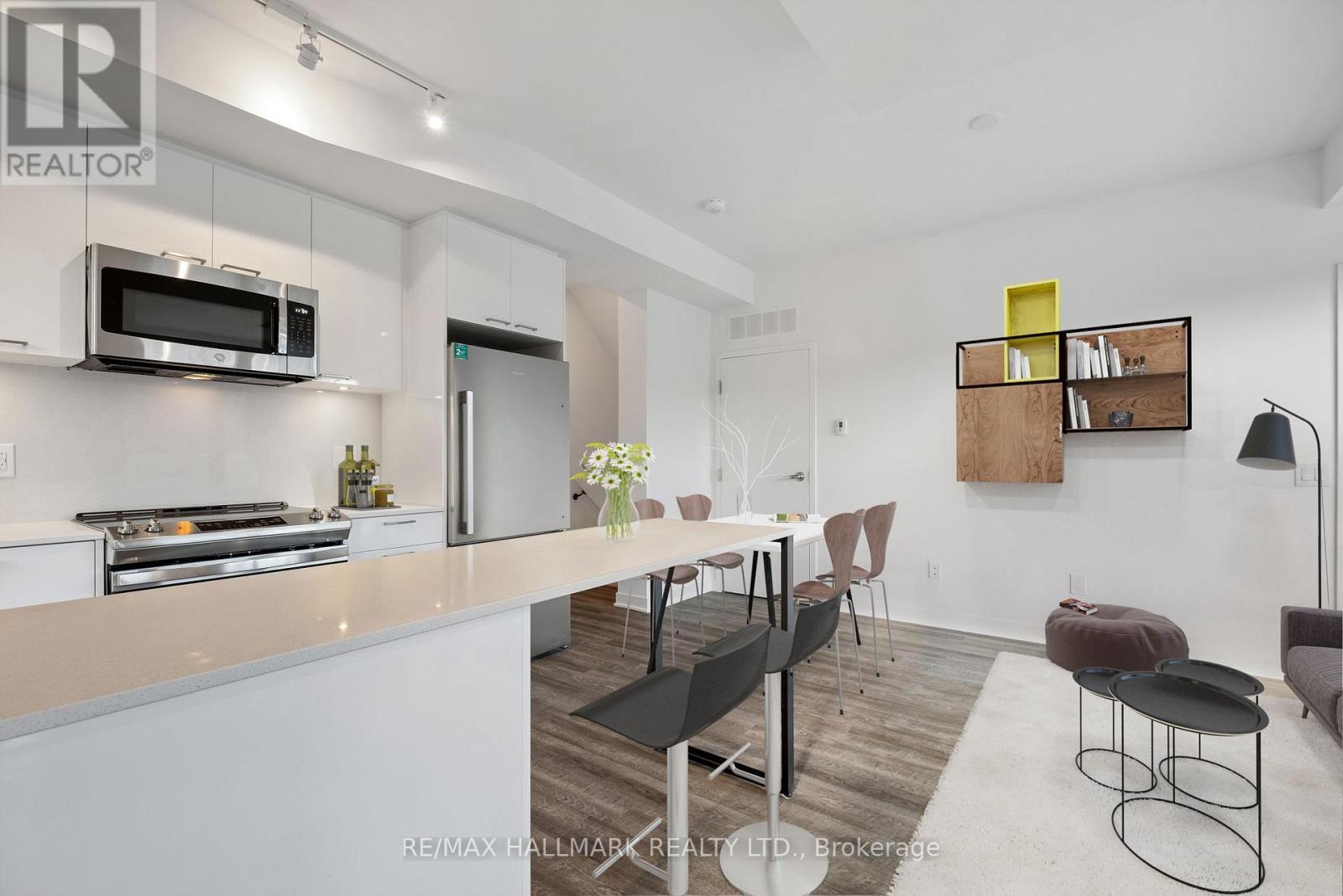 Th1 - 40 Ed Clark Gardens, Toronto, ON - Indoor Photo Showing Kitchen With Upgraded Kitchen