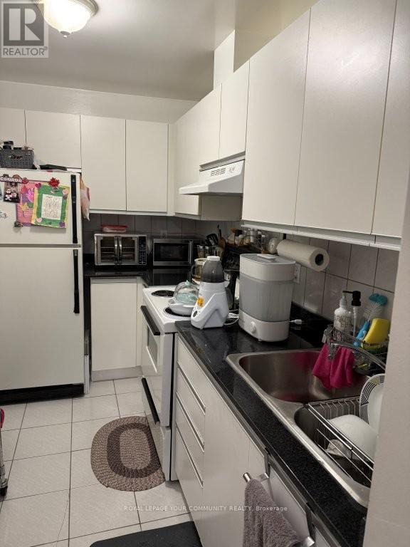203 - 72 Lake Avenue, Richmond Hill, ON - Indoor Photo Showing Kitchen