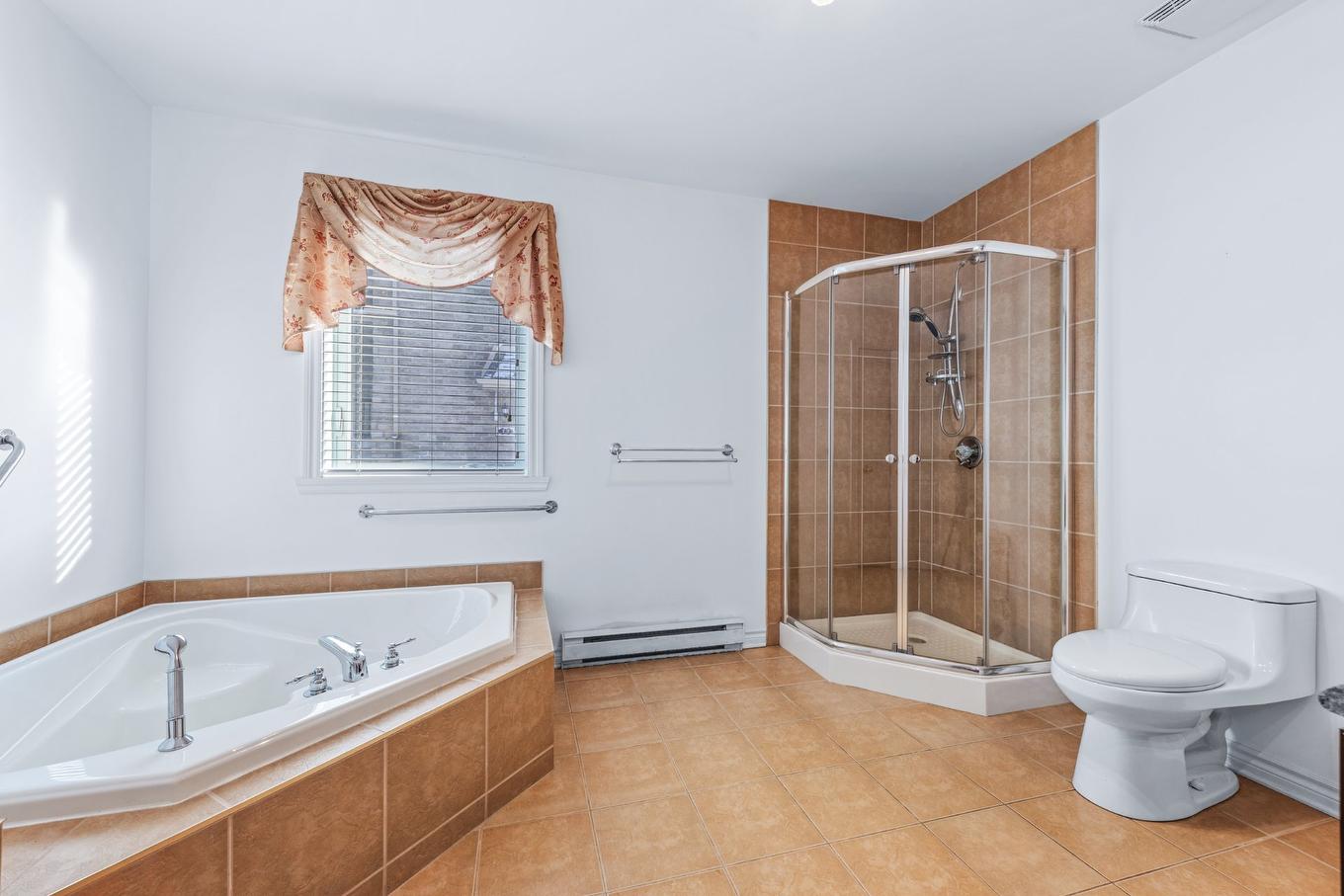 Bathroom - 5 Rue Du Grenat, Saint-Jean-Sur-Richelieu, QC - Indoor Photo Showing Bathroom