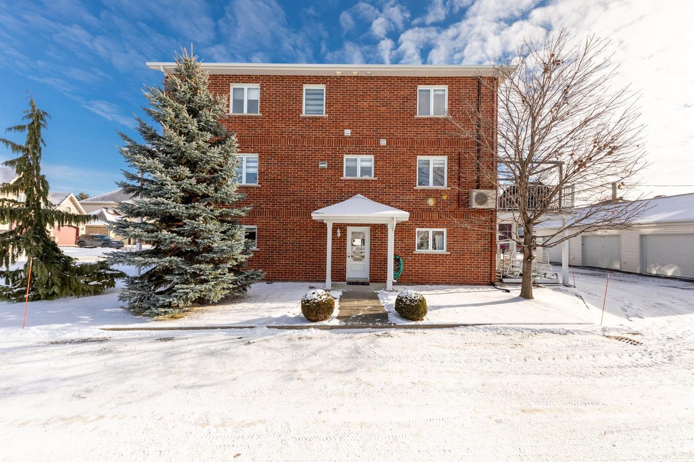 Exterior entrance - 5 Rue Du Grenat, Saint-Jean-Sur-Richelieu, QC - Outdoor