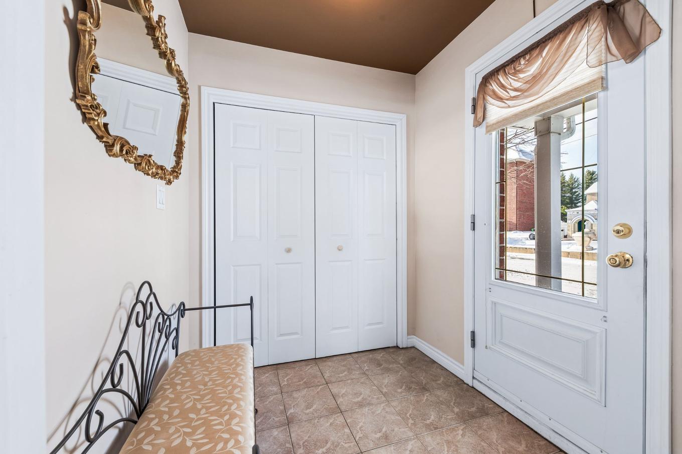 Hall - 5 Rue Du Grenat, Saint-Jean-Sur-Richelieu, QC - Indoor Photo Showing Other Room