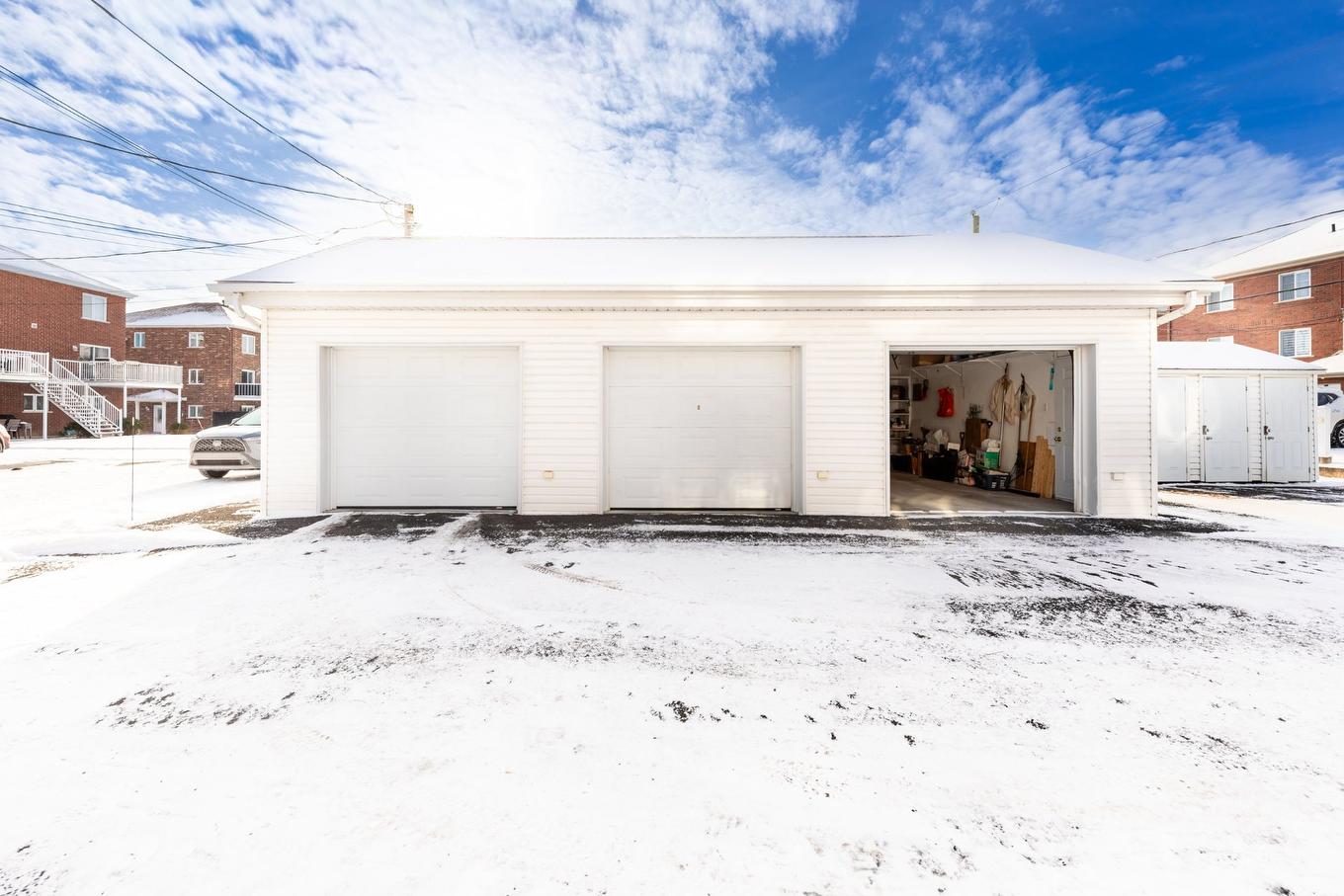 Garage - 5 Rue Du Grenat, Saint-Jean-Sur-Richelieu, QC - Outdoor