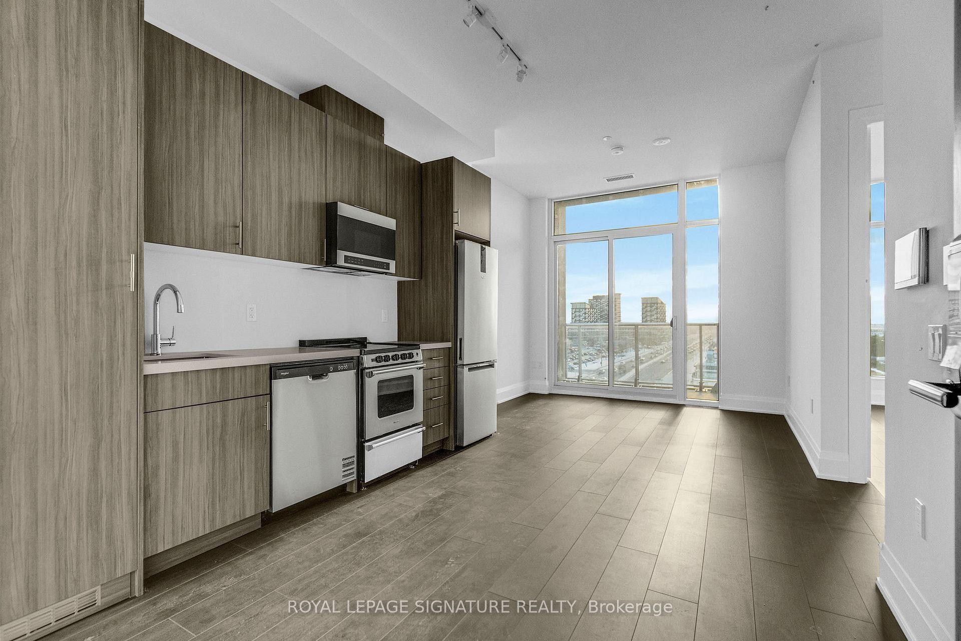 Ph111-412 Silver Maple Road, Oakville, ON - Indoor Photo Showing Kitchen With Stainless Steel Kitchen With Upgraded Kitchen