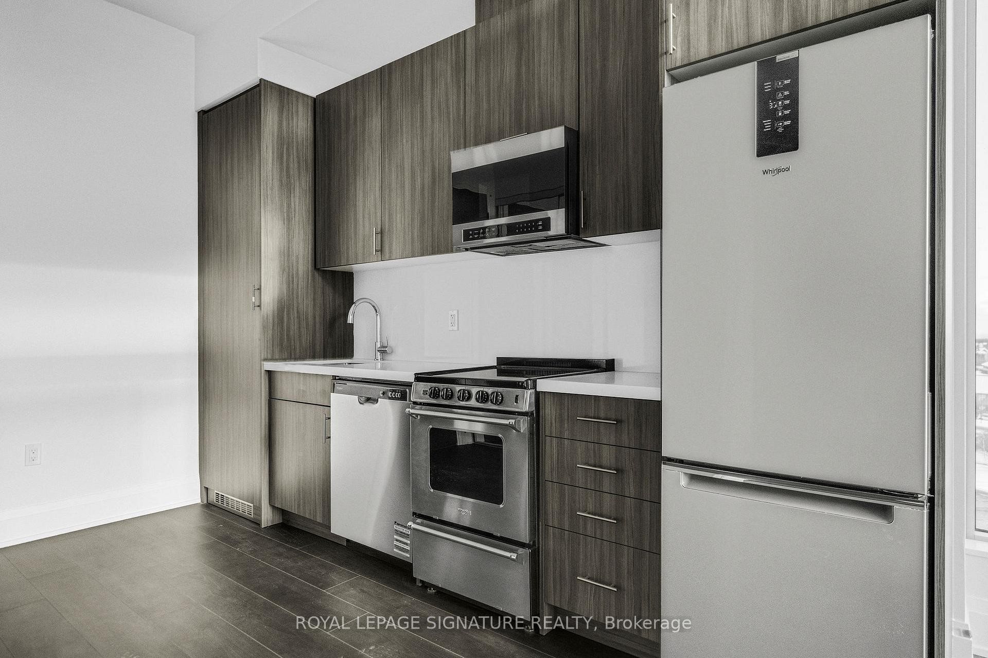 Ph111-412 Silver Maple Road, Oakville, ON - Indoor Photo Showing Kitchen With Stainless Steel Kitchen