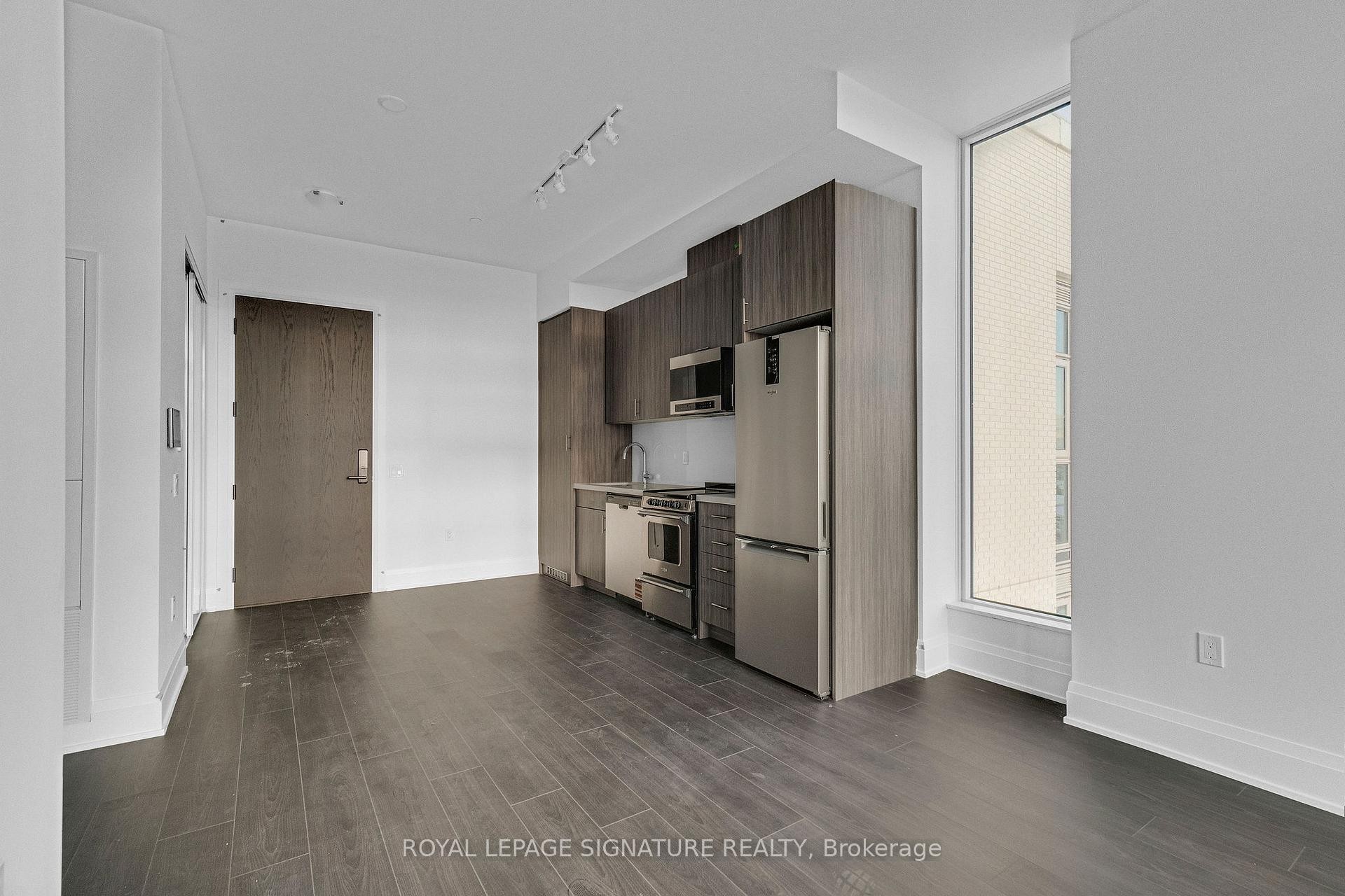 Ph111-412 Silver Maple Road, Oakville, ON - Indoor Photo Showing Kitchen With Stainless Steel Kitchen