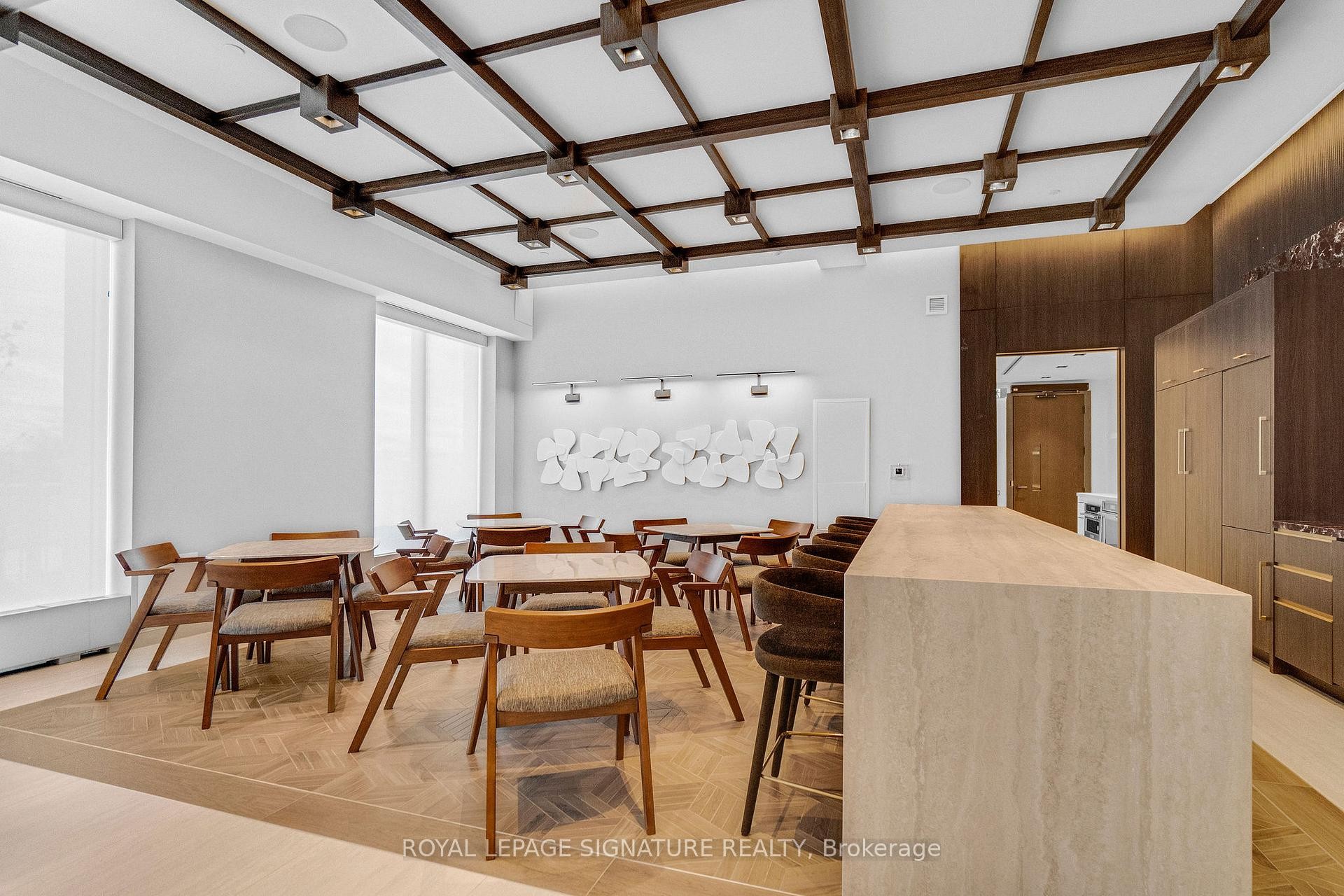 Ph111-412 Silver Maple Road, Oakville, ON - Indoor Photo Showing Dining Room