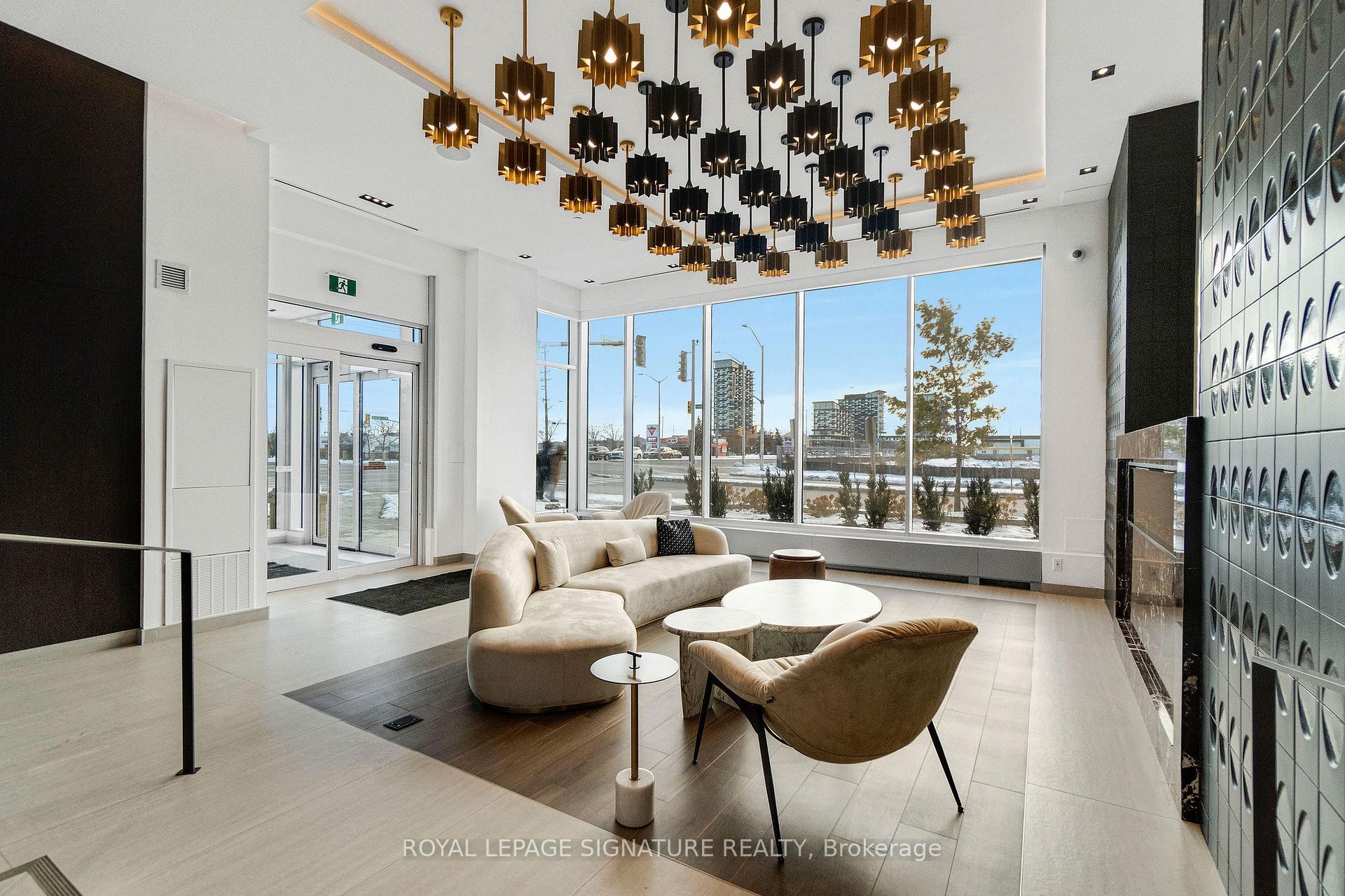 Ph111-412 Silver Maple Road, Oakville, ON - Indoor