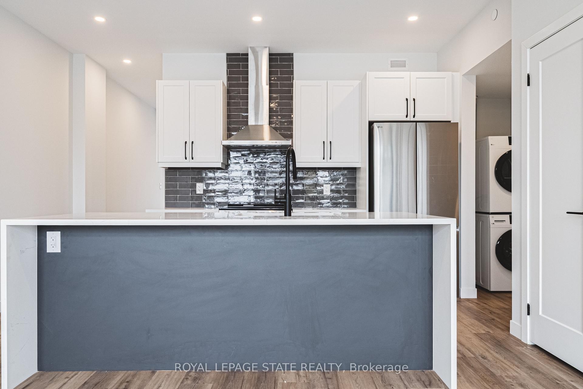 555 Sanitorium Road, Hamilton, ON - Indoor Photo Showing Kitchen With Stainless Steel Kitchen With Upgraded Kitchen