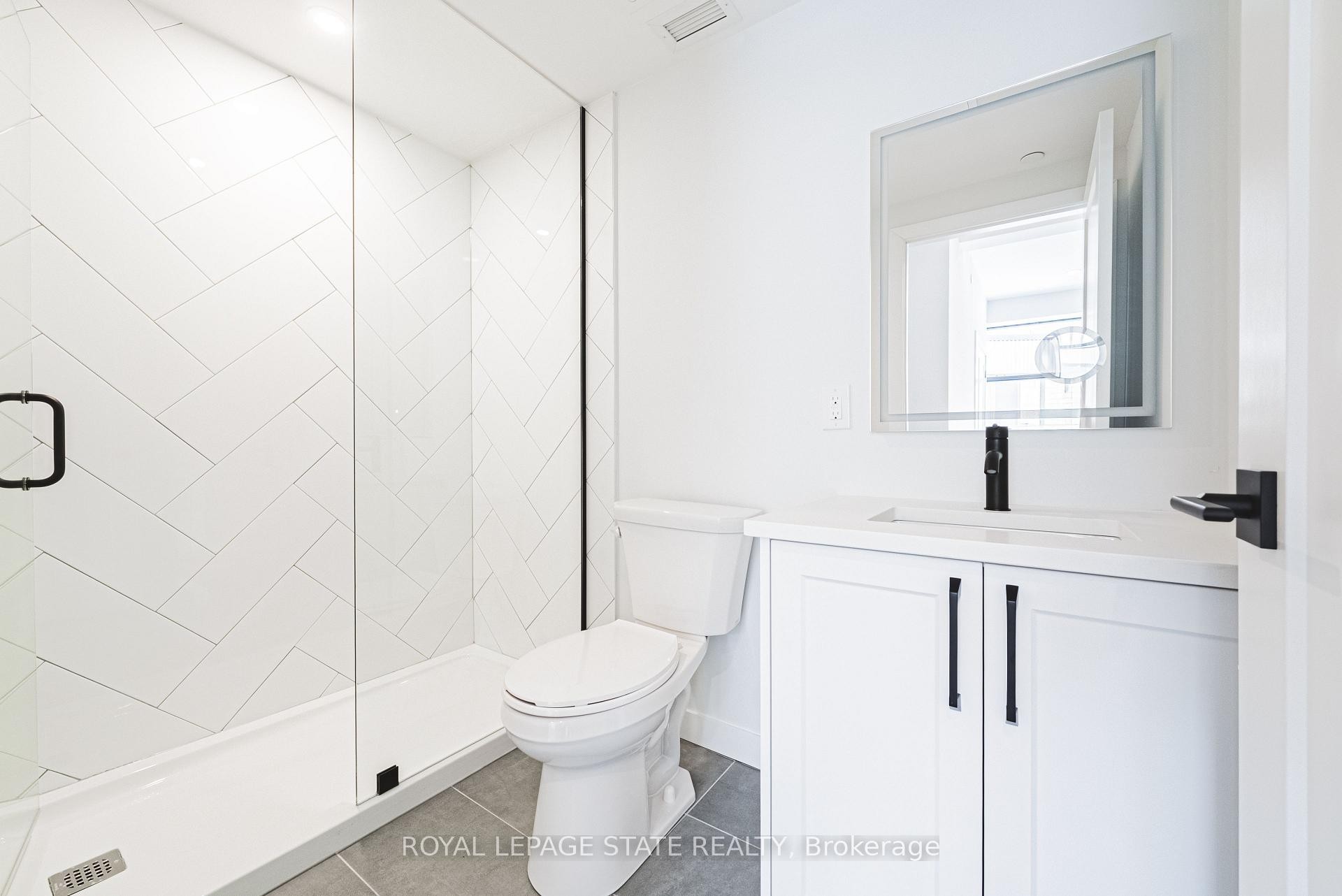 555 Sanitorium Road, Hamilton, ON - Indoor Photo Showing Bathroom
