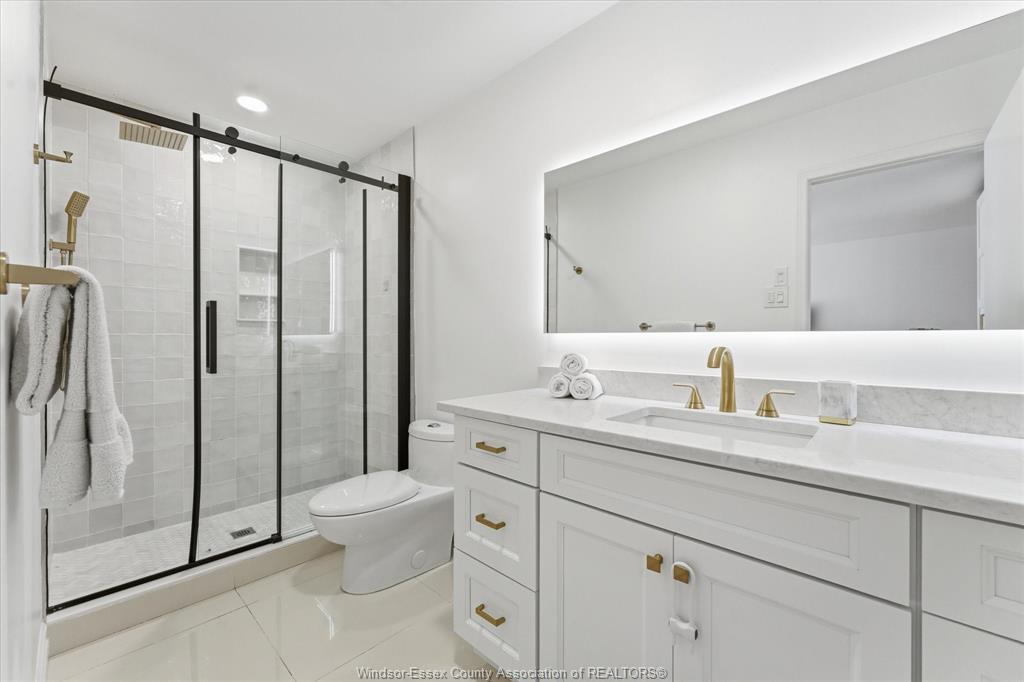 3480 Ouellette Avenue, Windsor, ON