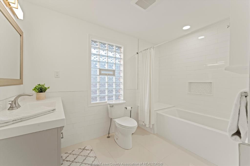 3480 Ouellette Avenue, Windsor, ON