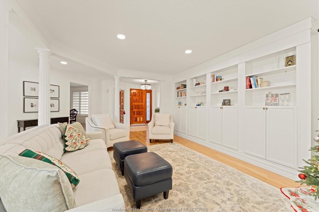 3480 Ouellette Avenue, Windsor, ON