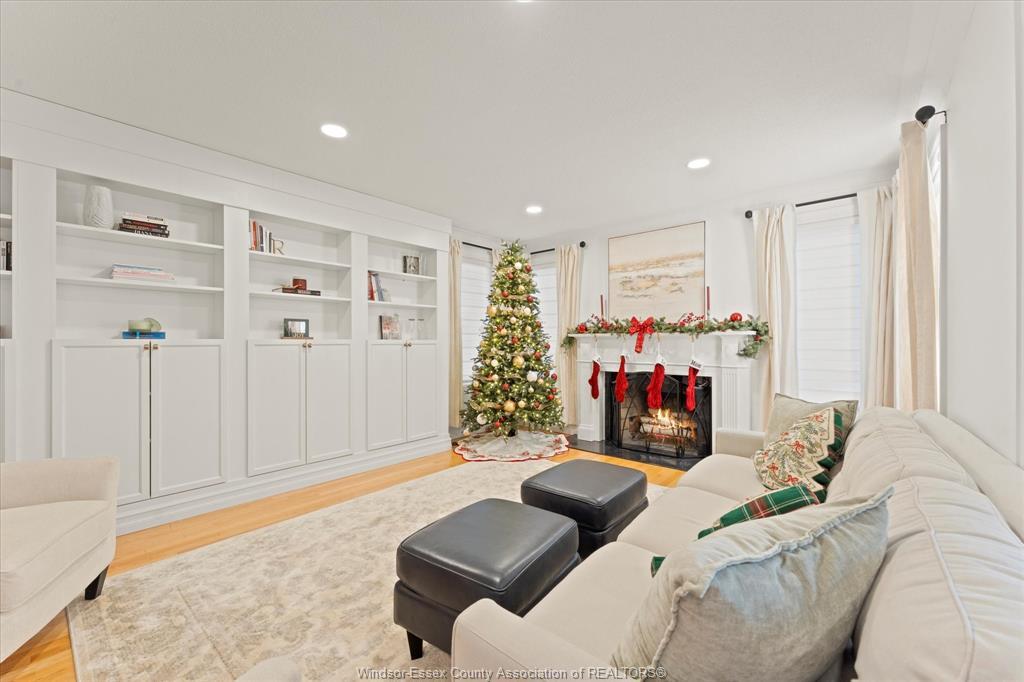 3480 Ouellette Avenue, Windsor, ON