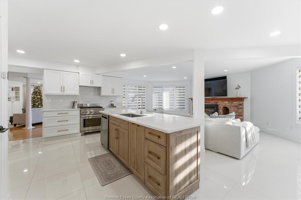 3480 Ouellette Avenue, Windsor, ON