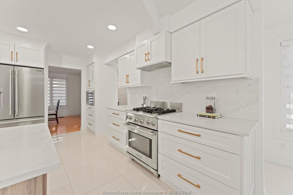 3480 Ouellette Avenue, Windsor, ON