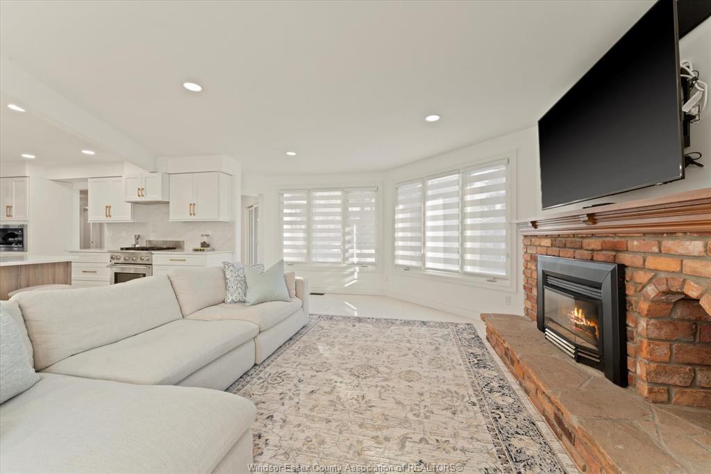 3480 Ouellette Avenue, Windsor, ON