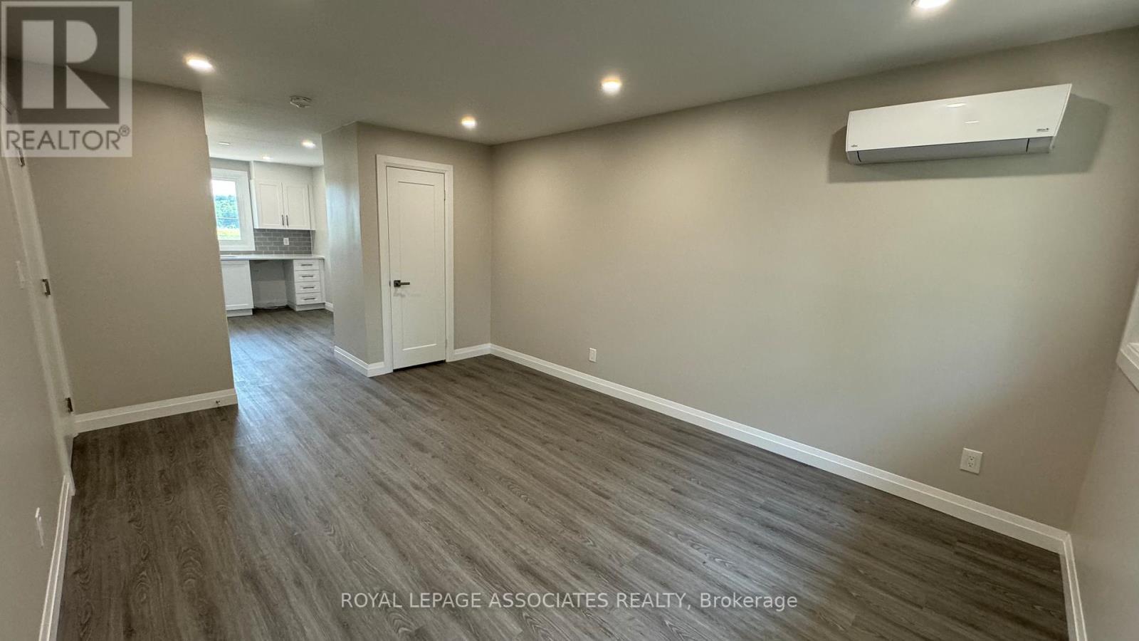 98 Sixth Avenue, Brantford, ON - Indoor Photo Showing Other Room