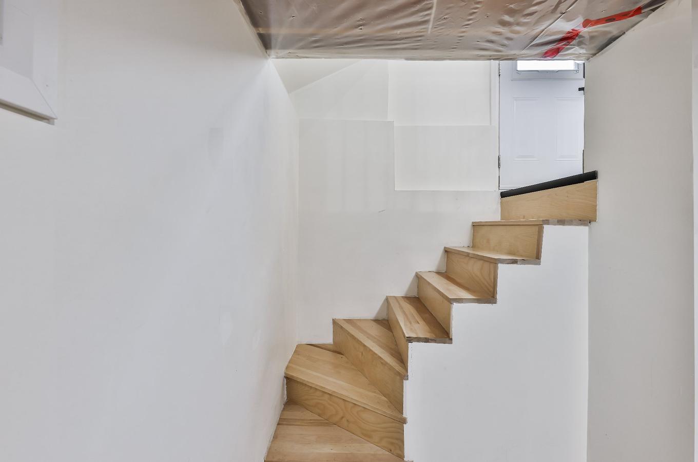 Escalier - 1092 Rue Lesage, Prévost, QC - Indoor Photo Showing Other Room