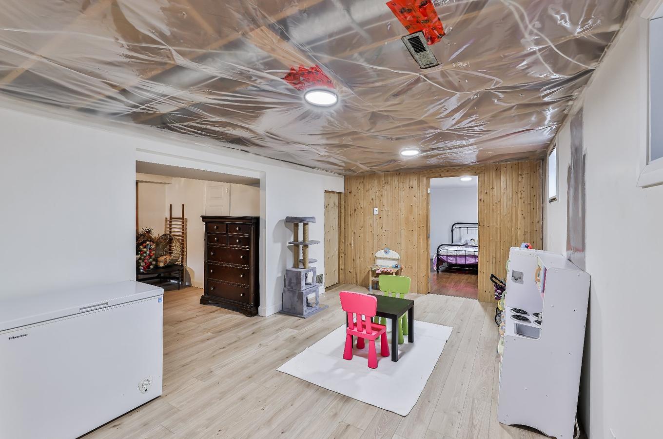 Salle familiale - 1092 Rue Lesage, Prévost, QC - Indoor