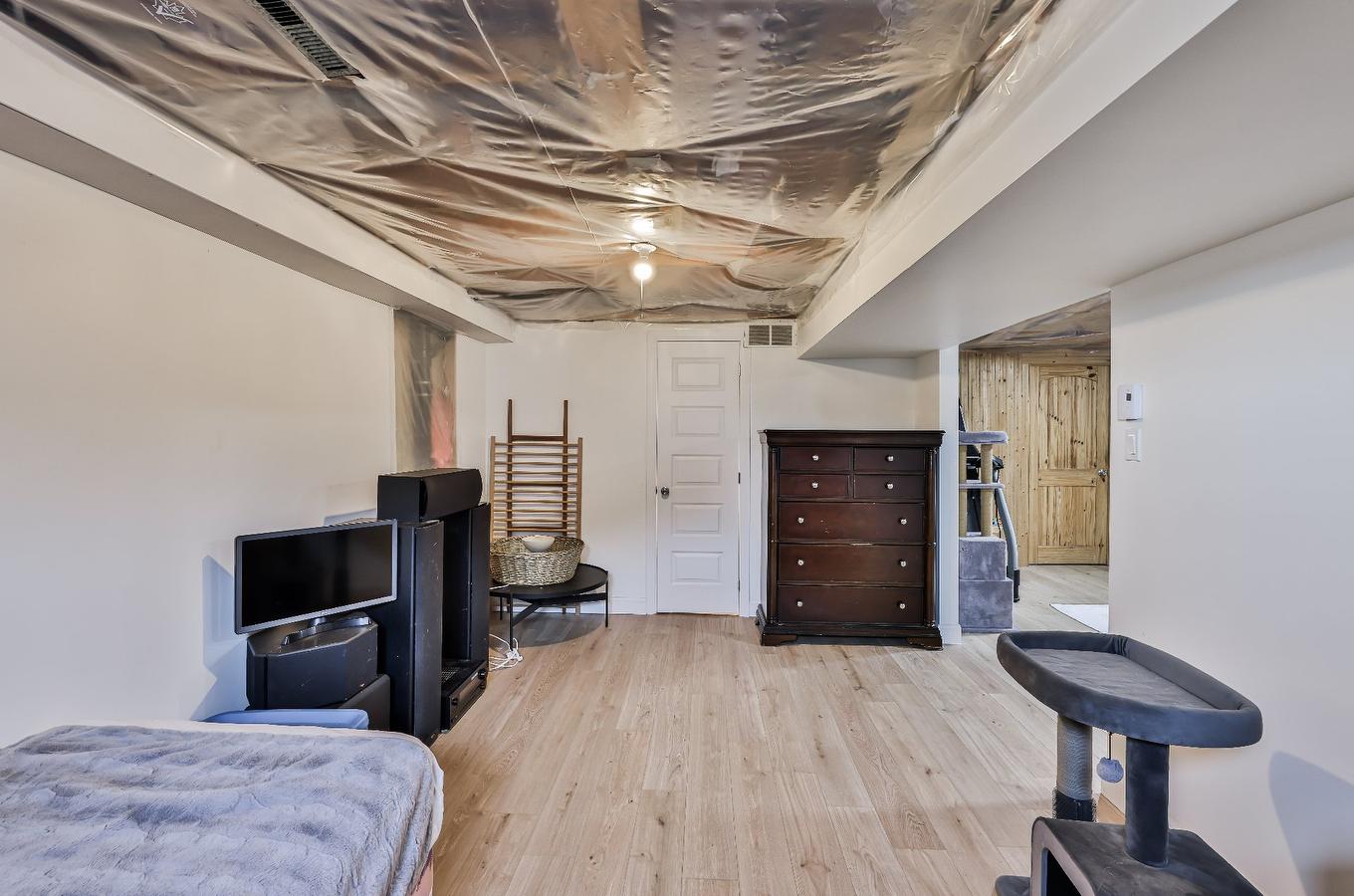 Salon - 1092 Rue Lesage, Prévost, QC - Indoor Photo Showing Other Room