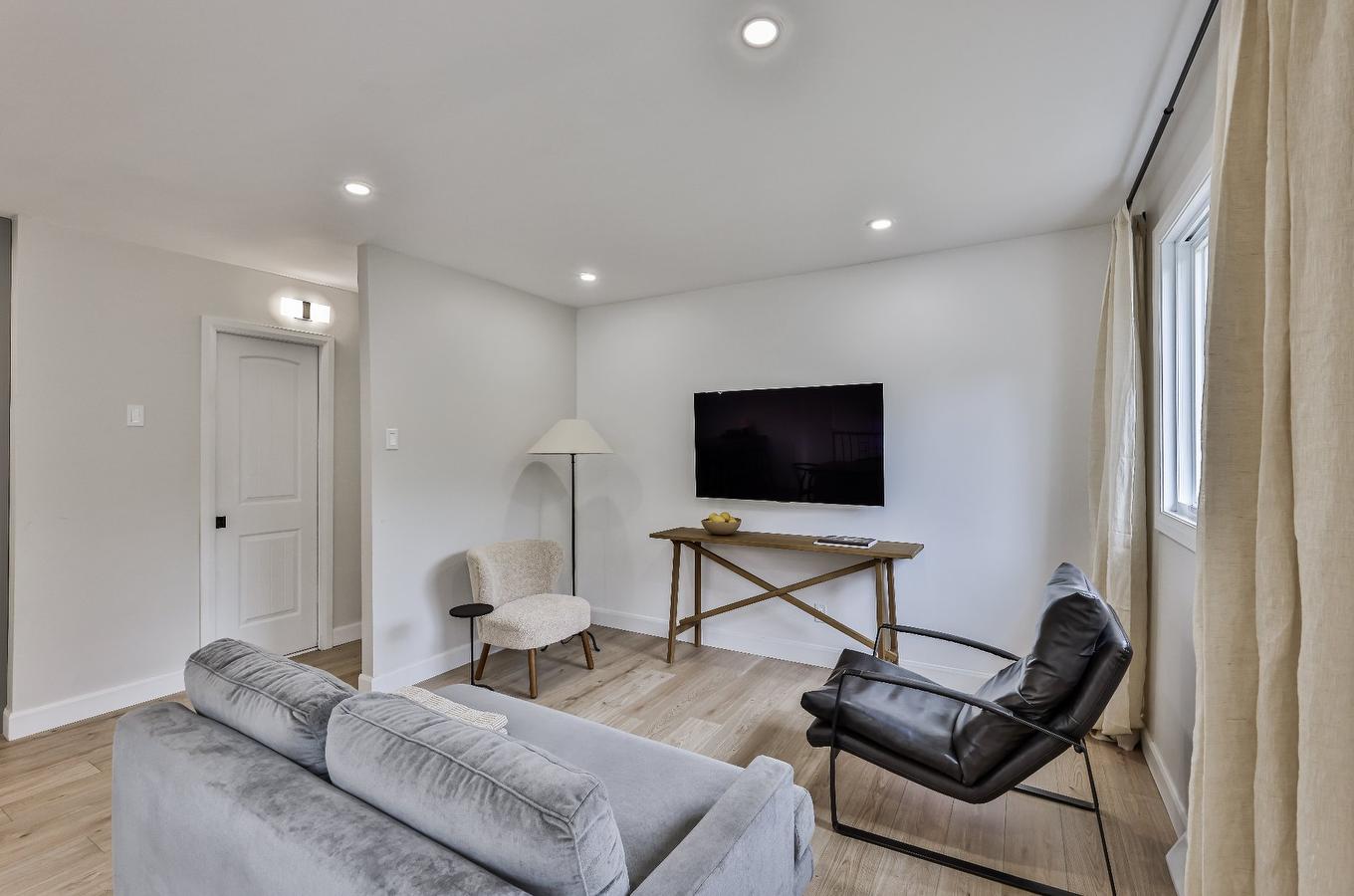 Salon - 1092 Rue Lesage, Prévost, QC - Indoor Photo Showing Living Room