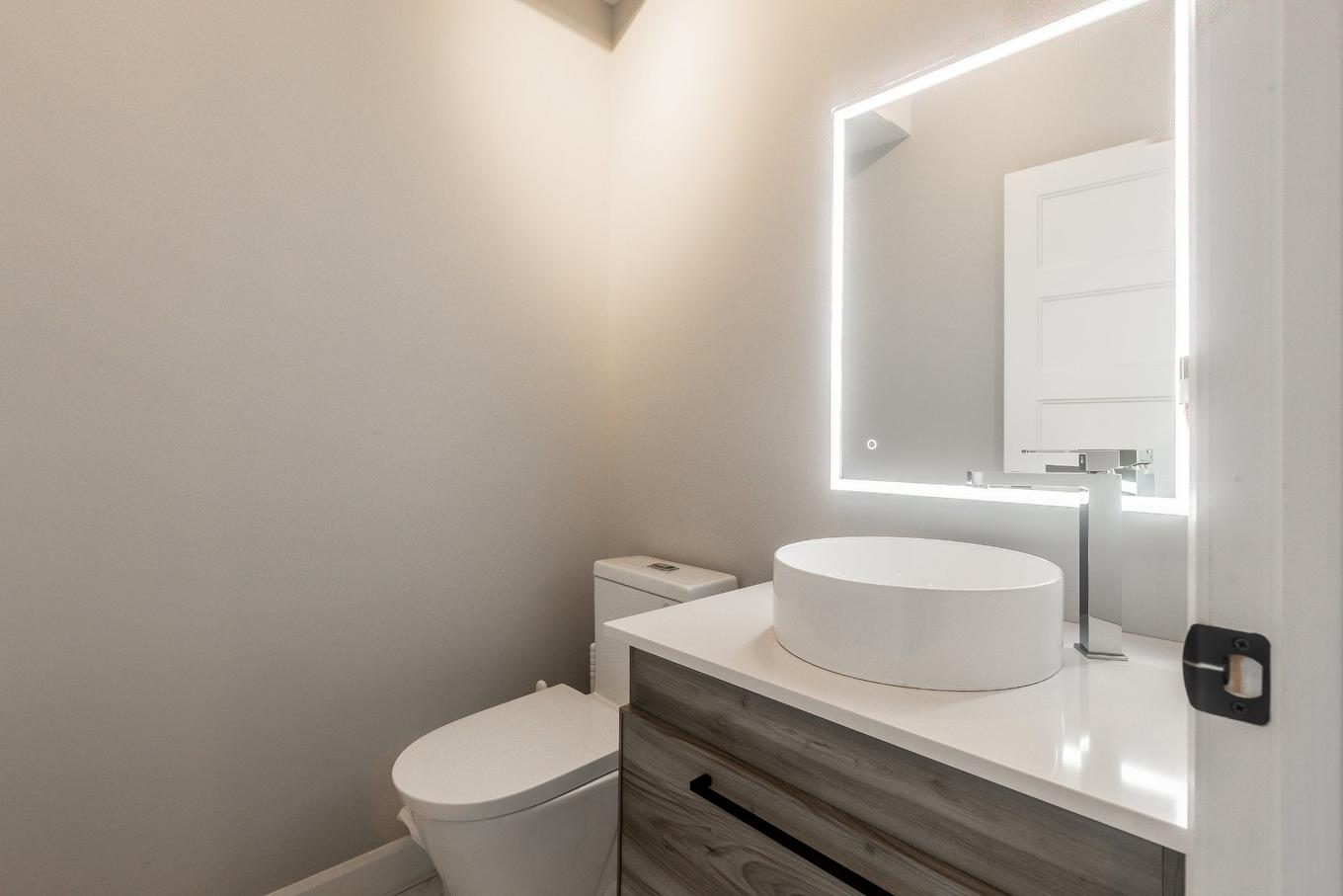 Powder room - 615 Rue Leblanc, Saint-Lin/Laurentides, QC - Indoor Photo Showing Bathroom
