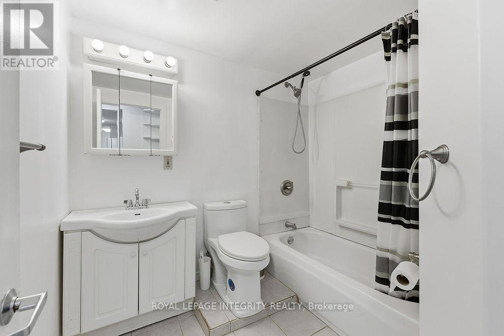 1151 Maitland Avenue, Ottawa, ON - Indoor Photo Showing Bathroom