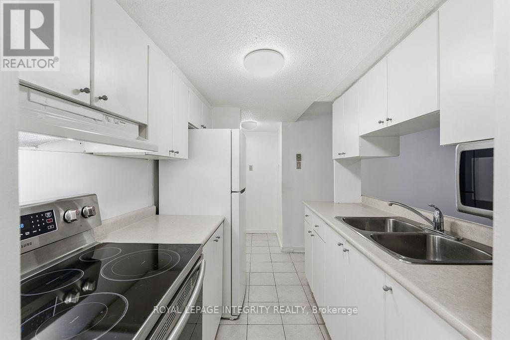 1151 Maitland Avenue, Ottawa, ON - Indoor Photo Showing Kitchen With Double Sink
