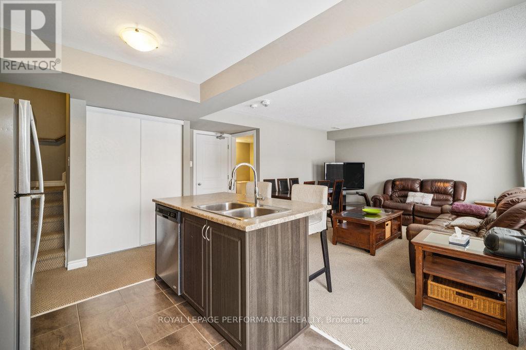 8 - 474 Clearbrook Drive, Ottawa, ON - Indoor Photo Showing Other Room