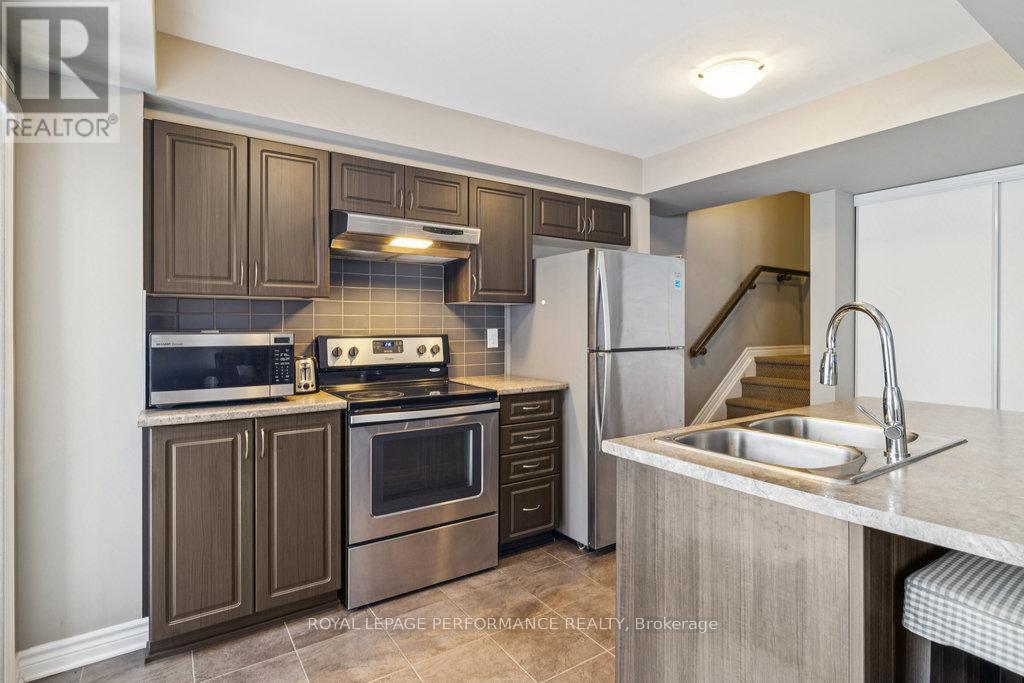 8 - 474 Clearbrook Drive, Ottawa, ON - Indoor Photo Showing Kitchen With Double Sink