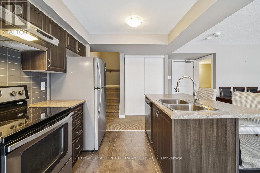 8 - 474 Clearbrook Drive, Ottawa, ON - Indoor Photo Showing Kitchen With Double Sink With Upgraded Kitchen