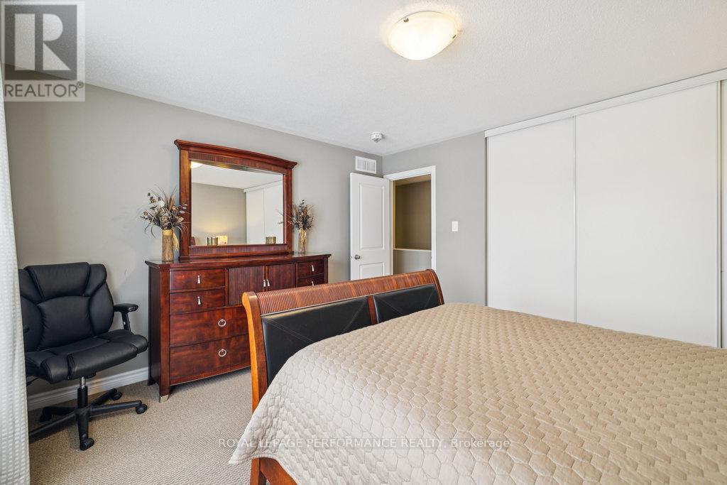 8 - 474 Clearbrook Drive, Ottawa, ON - Indoor Photo Showing Bedroom